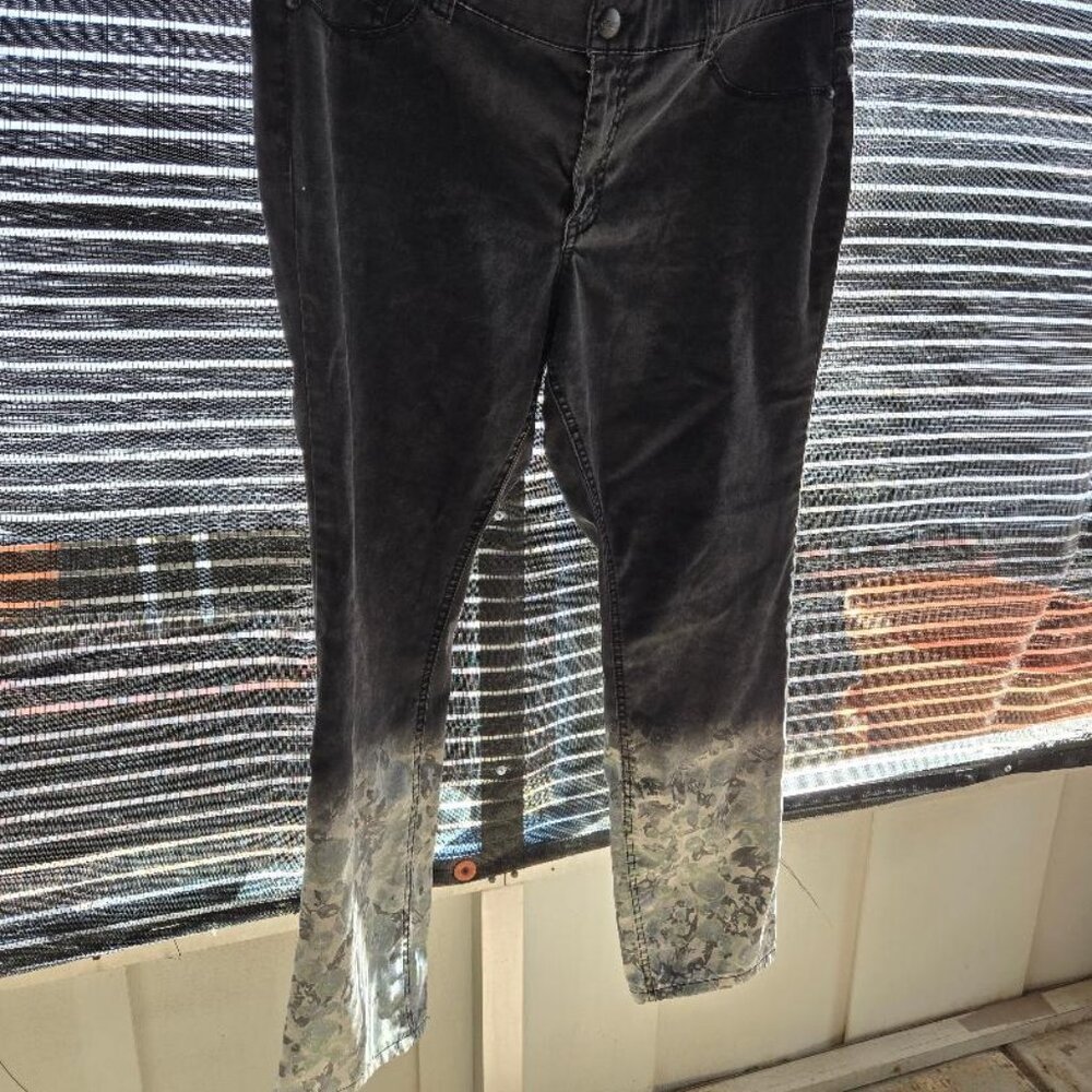 One Force Size 16 Black fade print pants